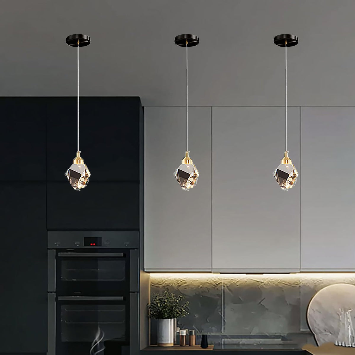 Black Diamond Crystal Pendant Light (Black / 1-Light)