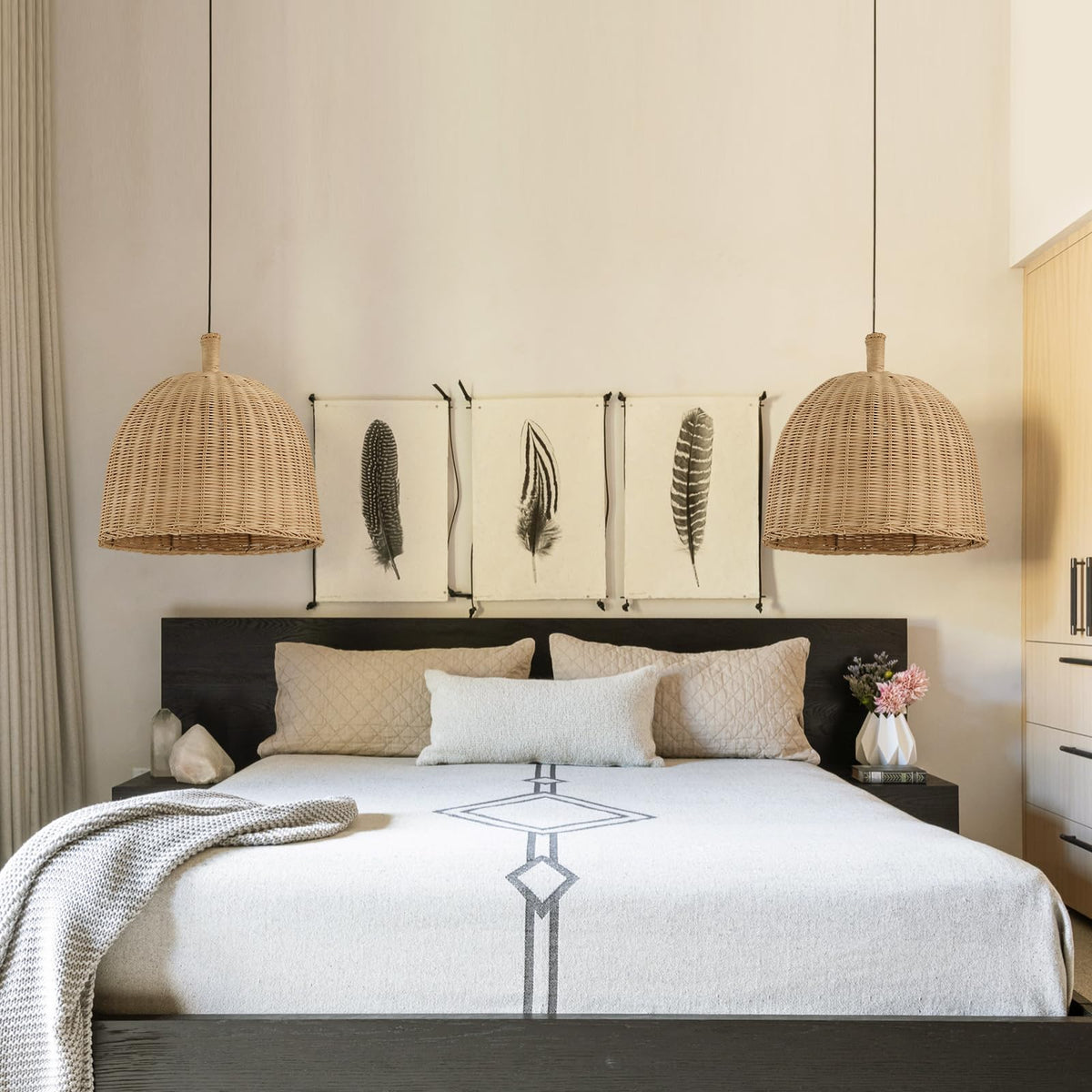 13.8" Rattan Pendant Light (Black+Rattan / 13.77" 3-Light)