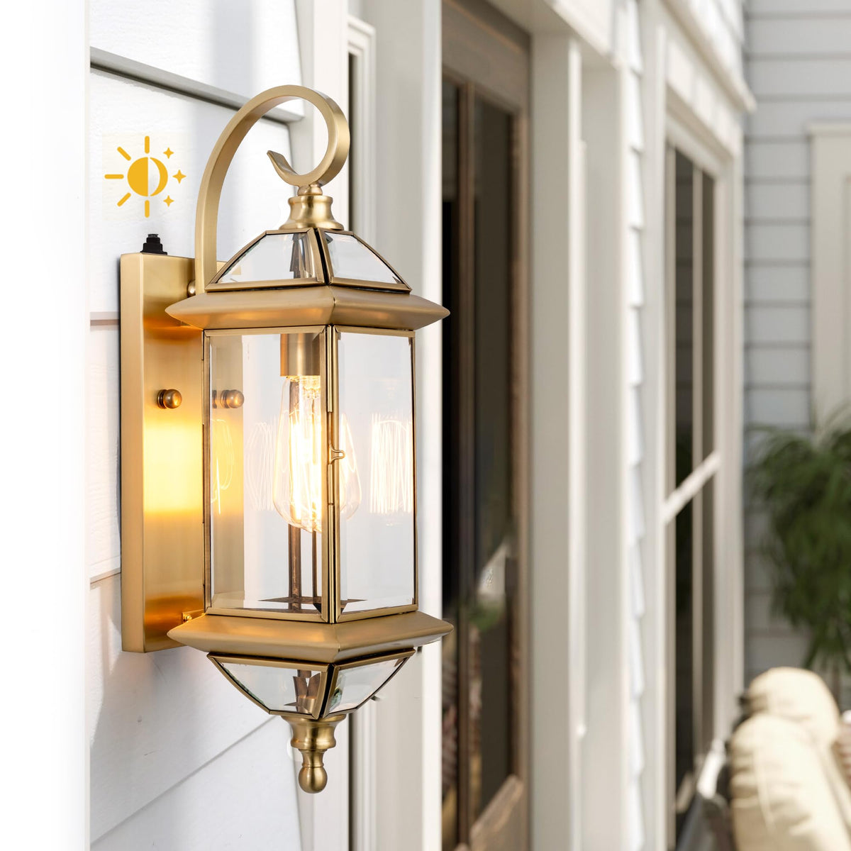 Solid Copper Dusk to Dawn Outdoor Wall Lantern (Warm Satin Brass / 18.5''H)