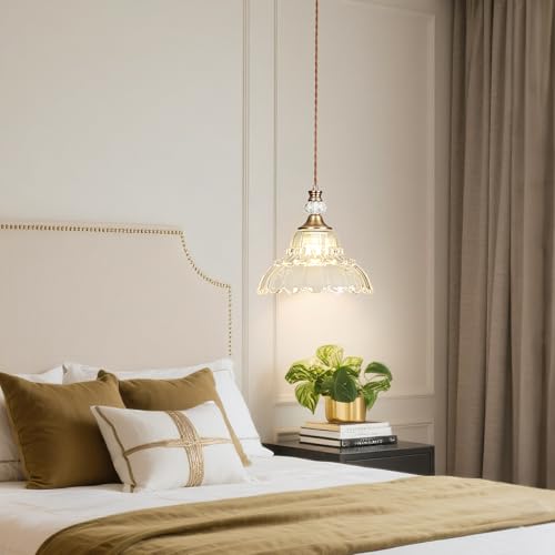 1 Piece Vintage Chandelier in Matte Antique Brass Finish with Flower (1-Light / Antique Brass)