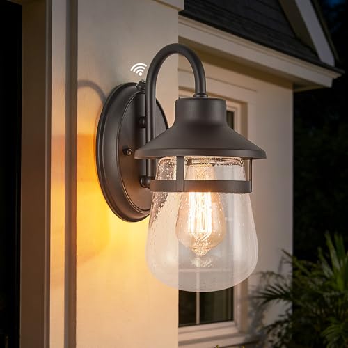 Dusk to Dawn Outdoor Wall Lantern