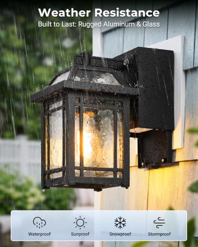 Dusk to Dawn Outdoor Lighting with GFCI Outlet (Black / D2D 1-Pack)