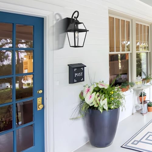Colonial Outdoor Wall Lantern