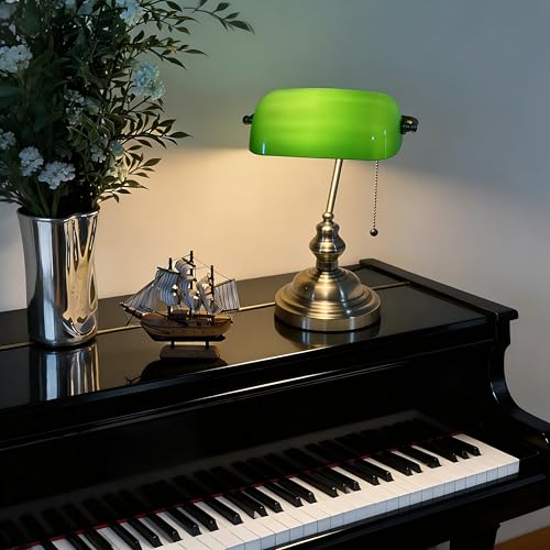Green Bankers lamp