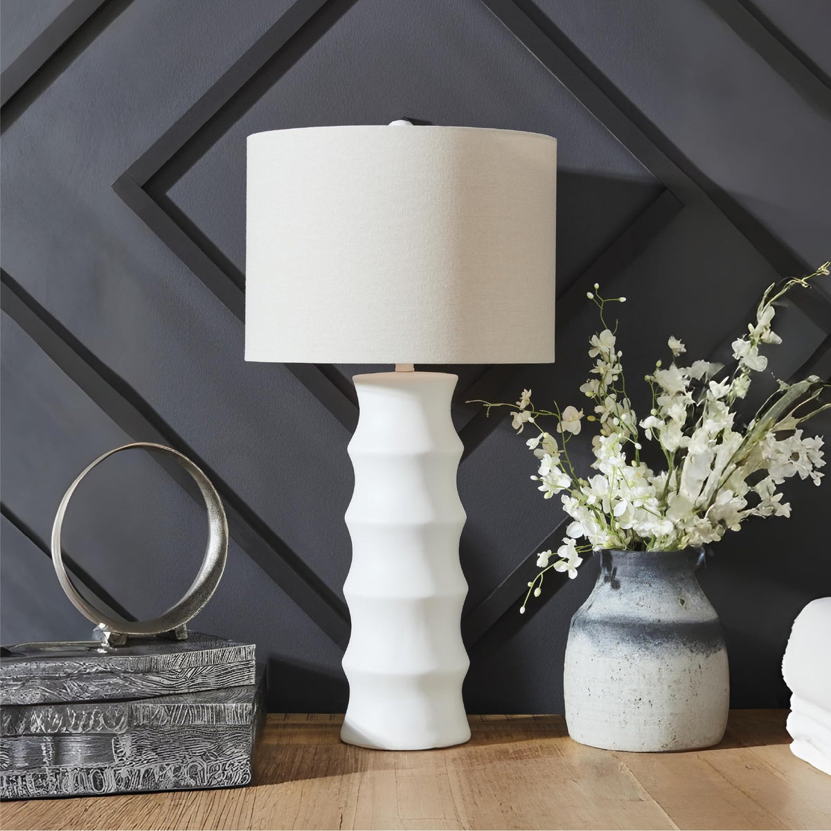 1 Piece Scalloped Table Lamp for Living Room (White/Cream / Table Lamp)