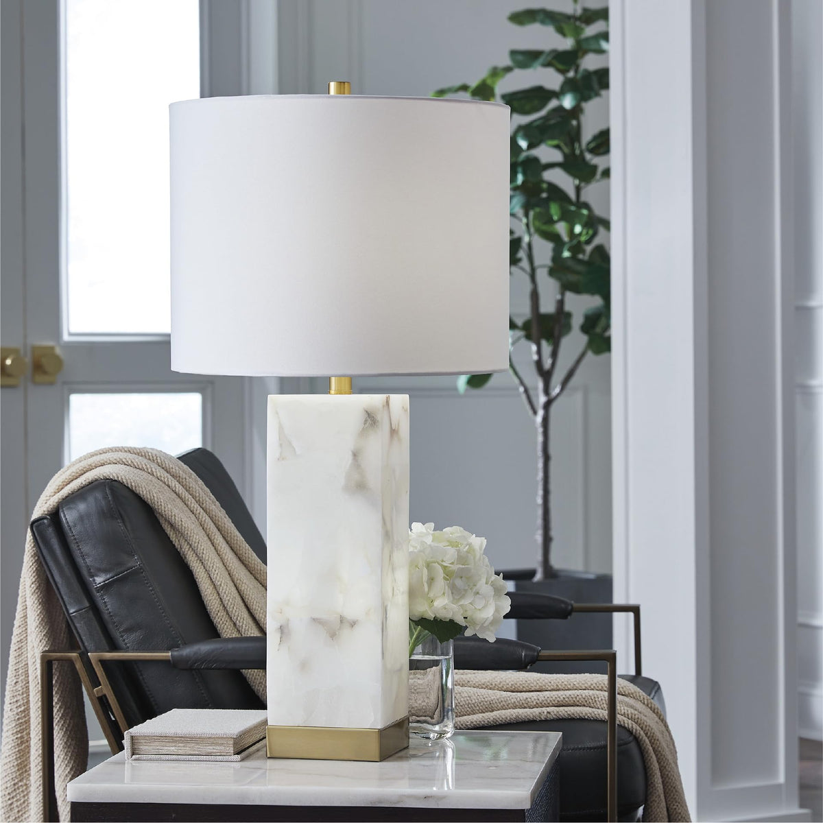 Linderfield Alabaster 3 (White/Gold Finish / Table Lamp)
