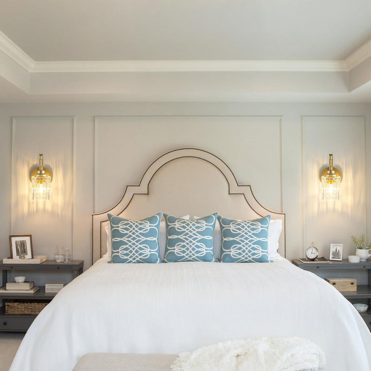 Gold Bathroom Wall Sconce Light (Brass)
