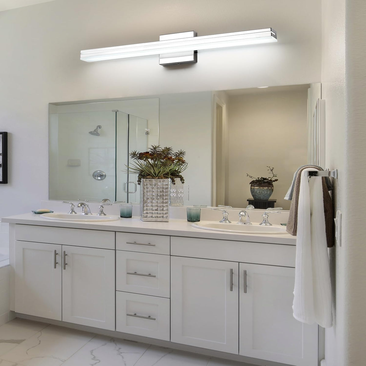 LED Modern Bathroom Vanity Light Bar (24-Inch / Chrome)