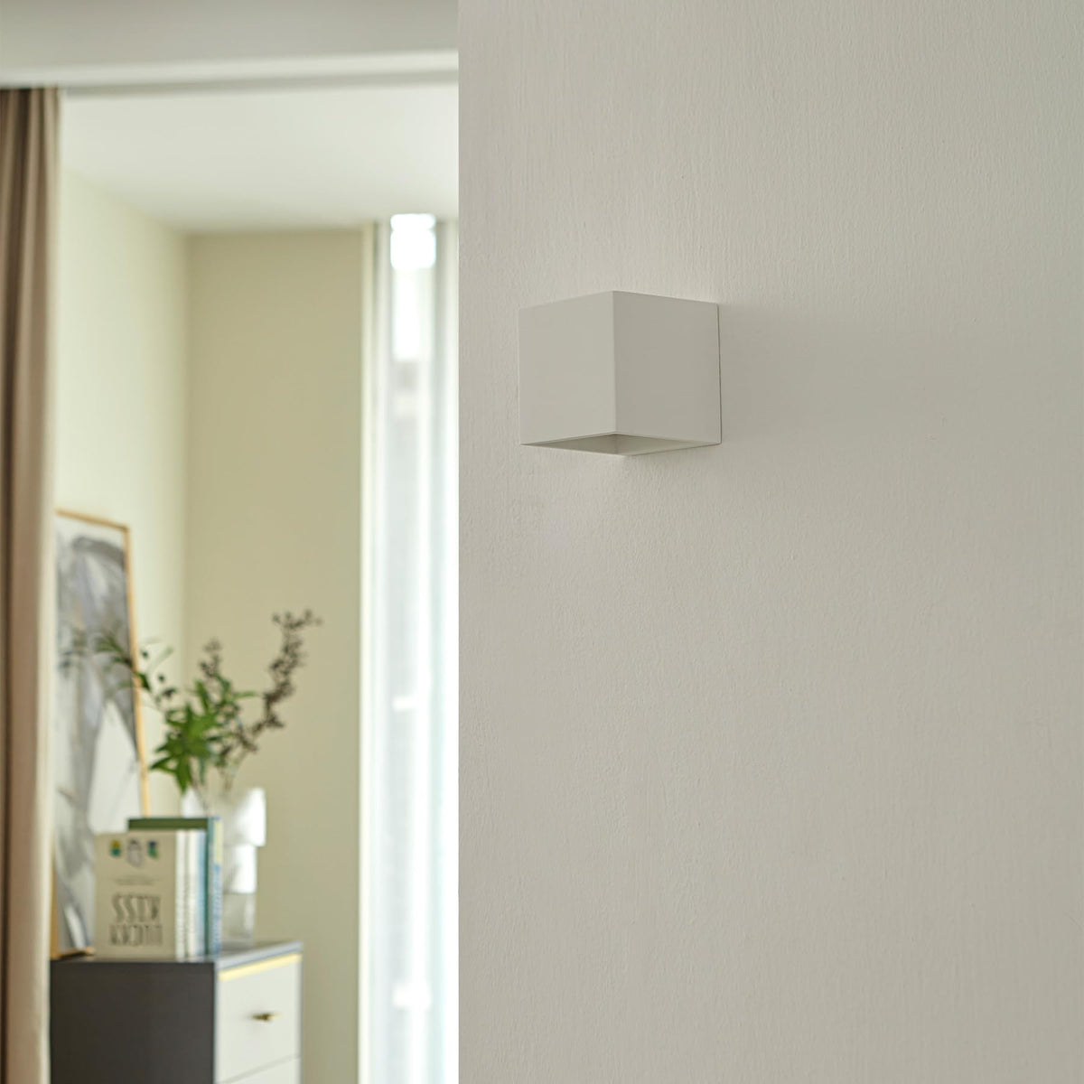 4.5" White Plaster Wall Sconce Wall Decor (4.5" H x 4.5" L x 4.5" W)
