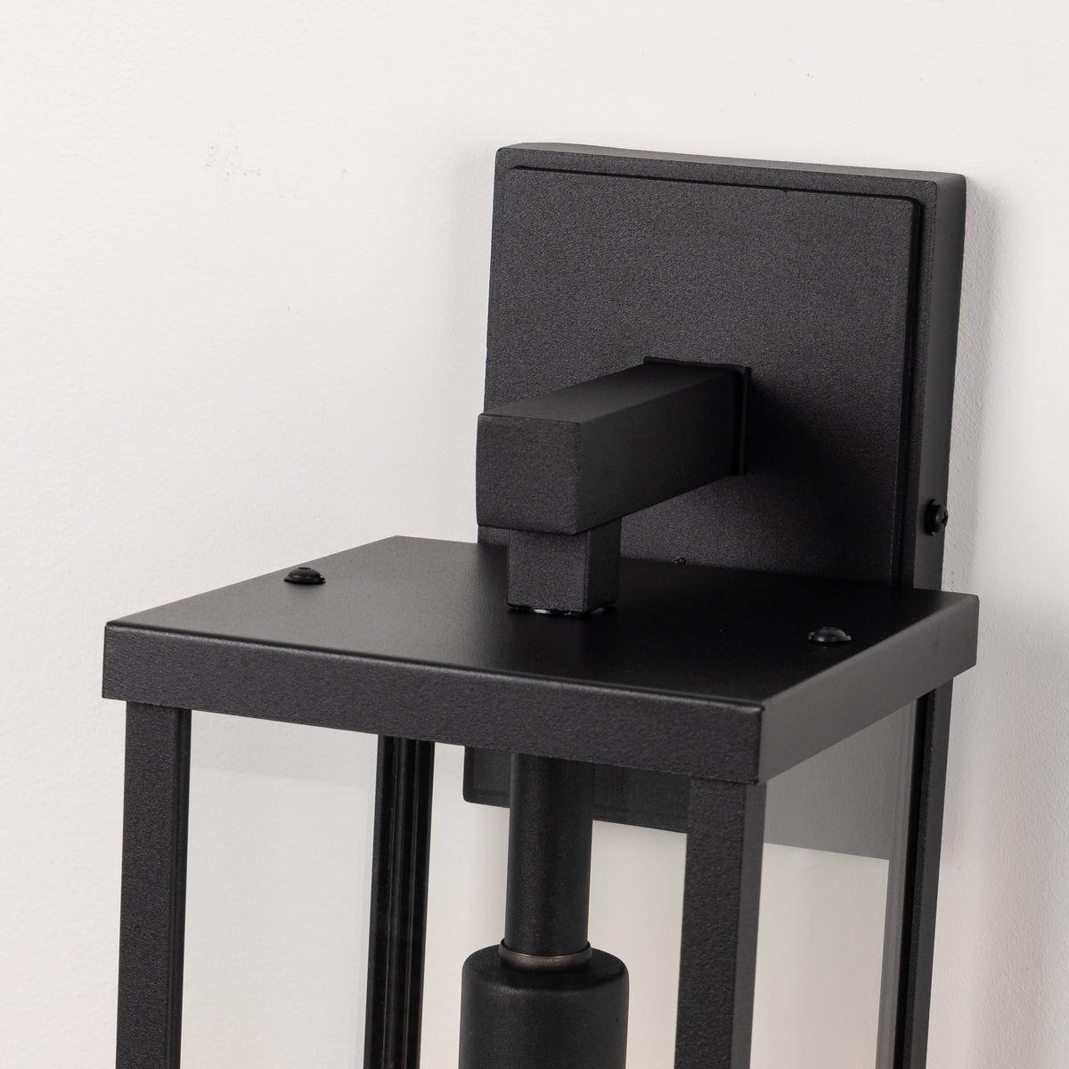 18" Outdoor Wall Sconce (Matte Black / 18-inch)