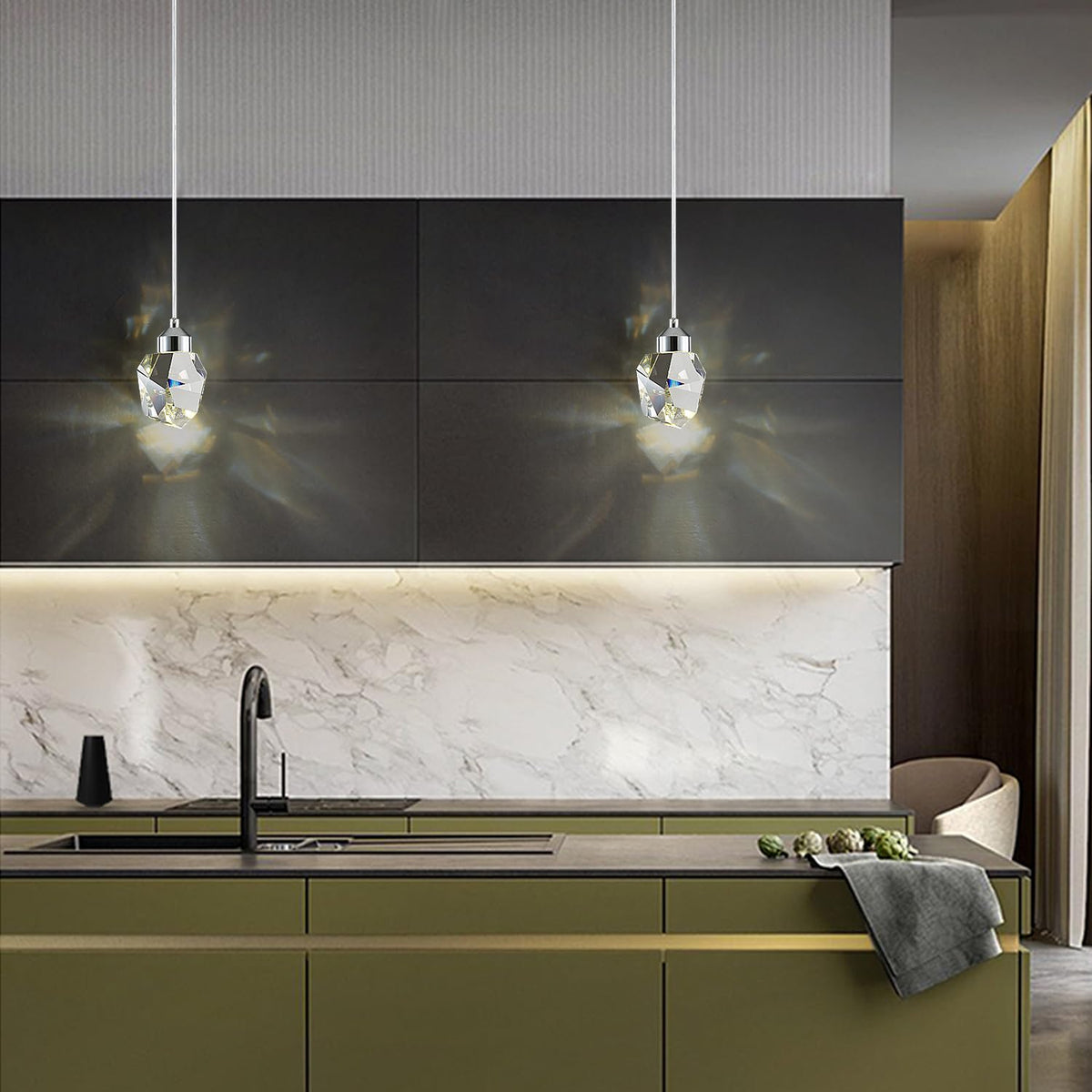 Silver Diamond Crystal Pendant Light (Silver / 1-Light)