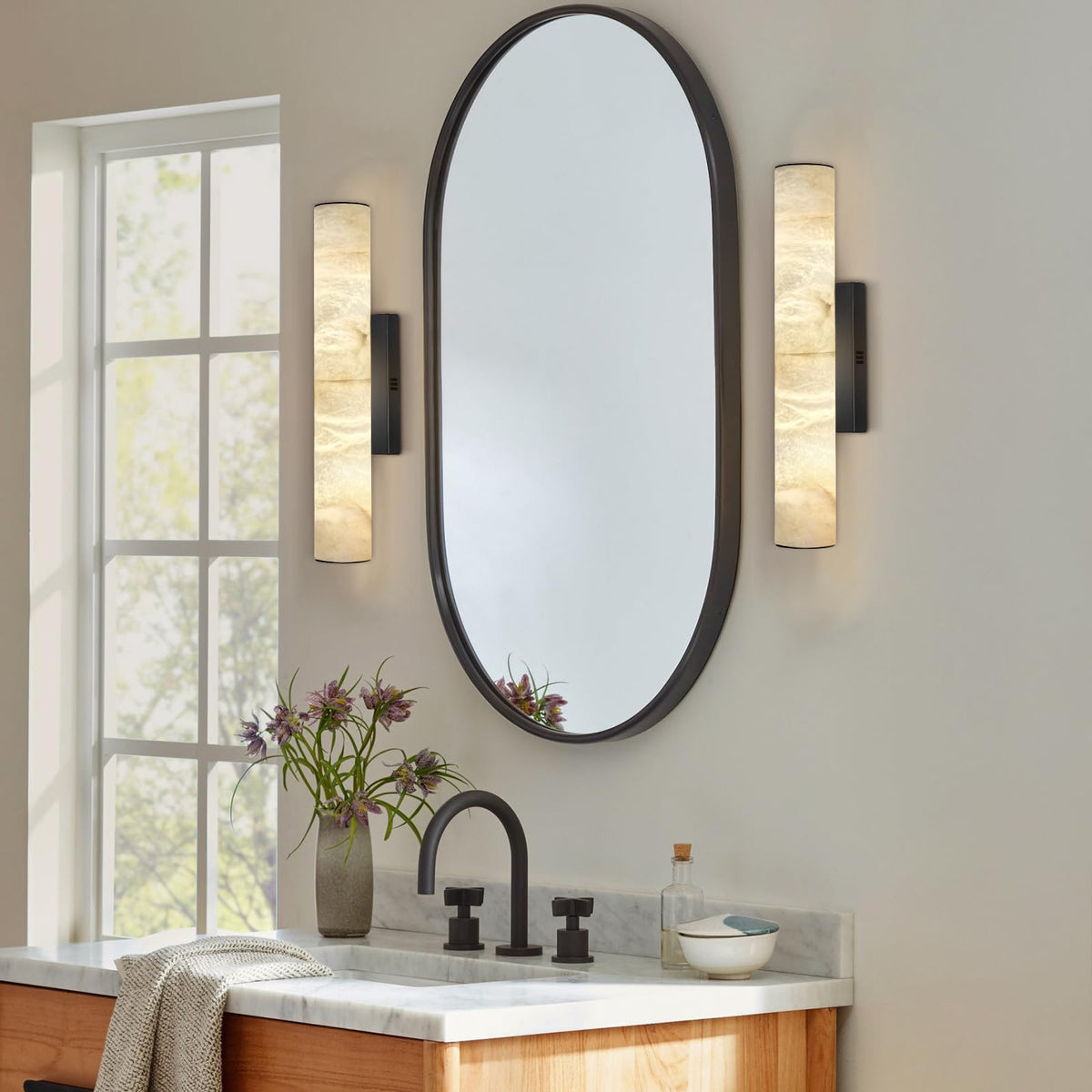 20" Alabaster Wall Sconce (Black-1 PC / 20")